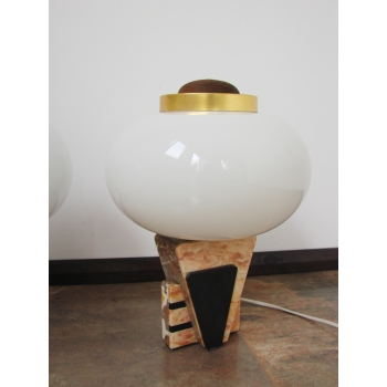 Detal mosiężnego wykończenia lamp Art Deco